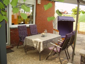 Ferienhaus mit Hund in Dornumersiel mit eingezäuntem Garten direkt